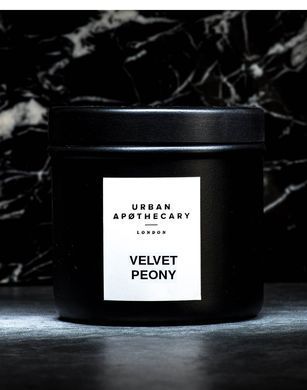 Ароматична travel свічка з деревно-квітковим ароматом Urban apothecary Velvet Peony 175 г